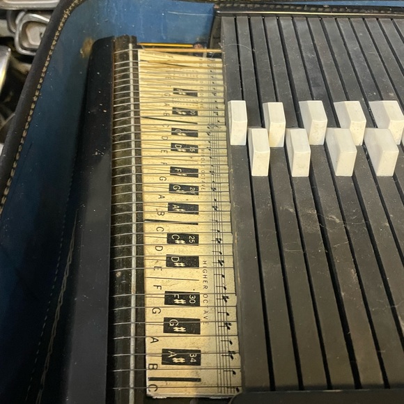 OSCAR SCHMIDT INTERNATIONAL ACOUSTIC AUTOHARP - Picture 7 of 13